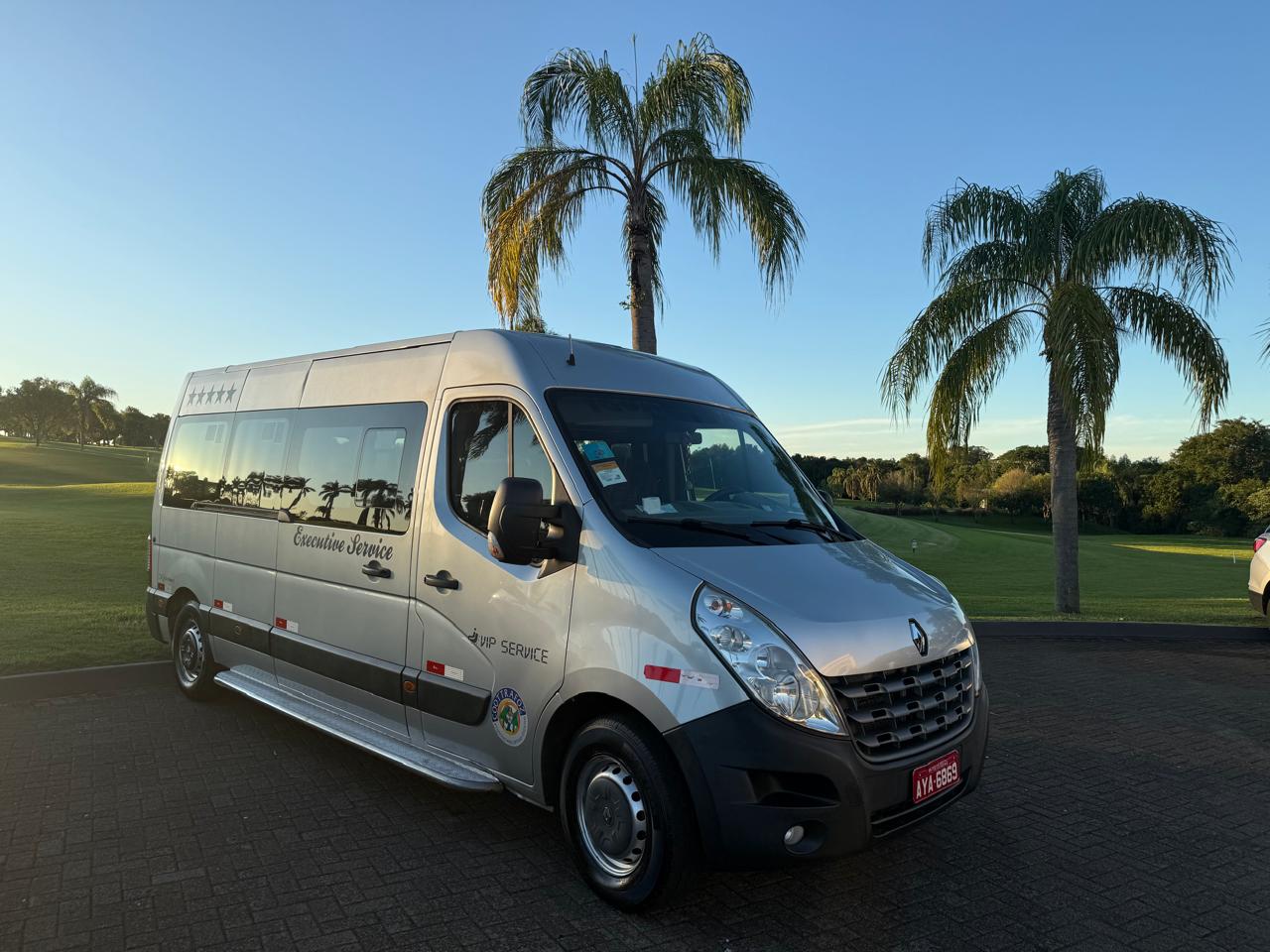 Van da Iguassu Vans para transfers entre aeroporto e hotel